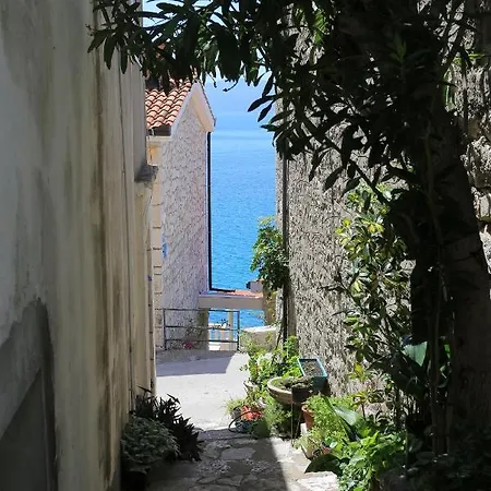 By The Sea Brist, Makarska - 18859 *